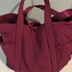 lululemon athletic Women's 20L Tote Bag